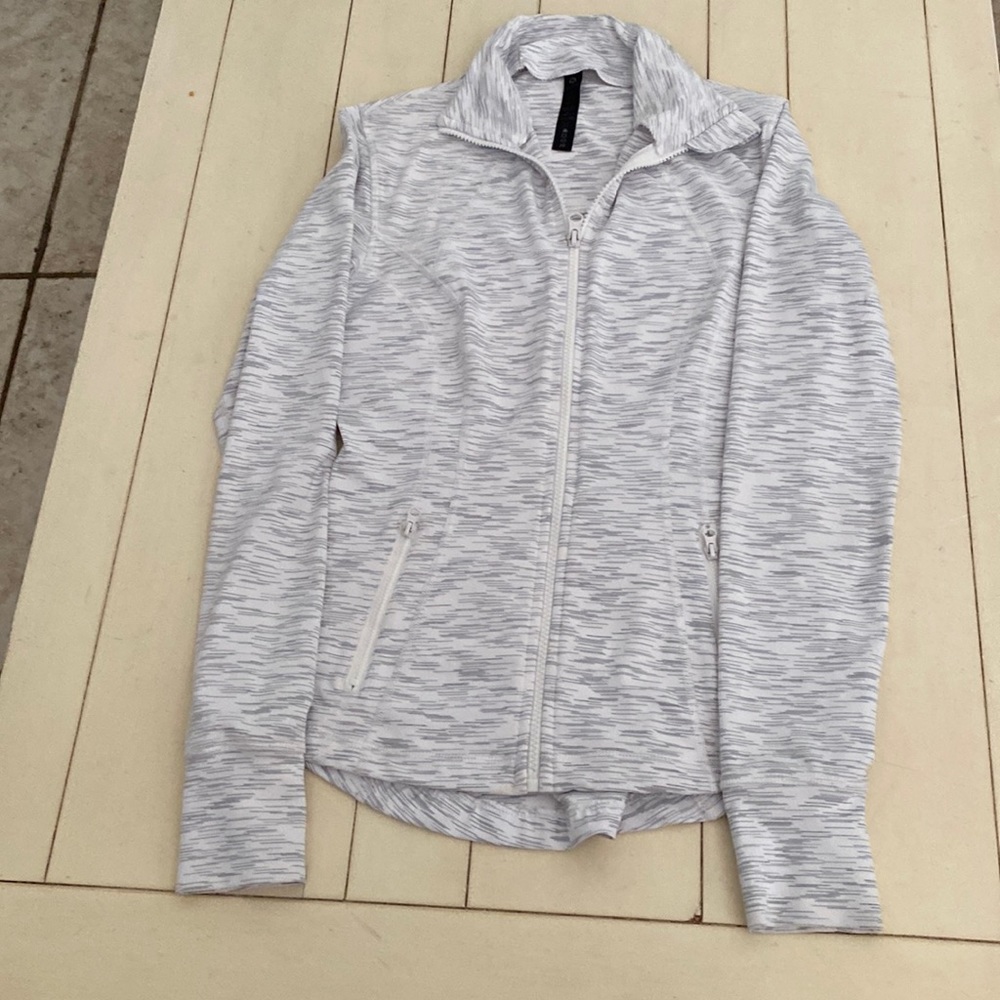 90 degrees workout jacket.size. Size XS. Gray & white.,